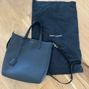 SHOPPING SAINT LAURENT TOY IN LEATHER
BLACK